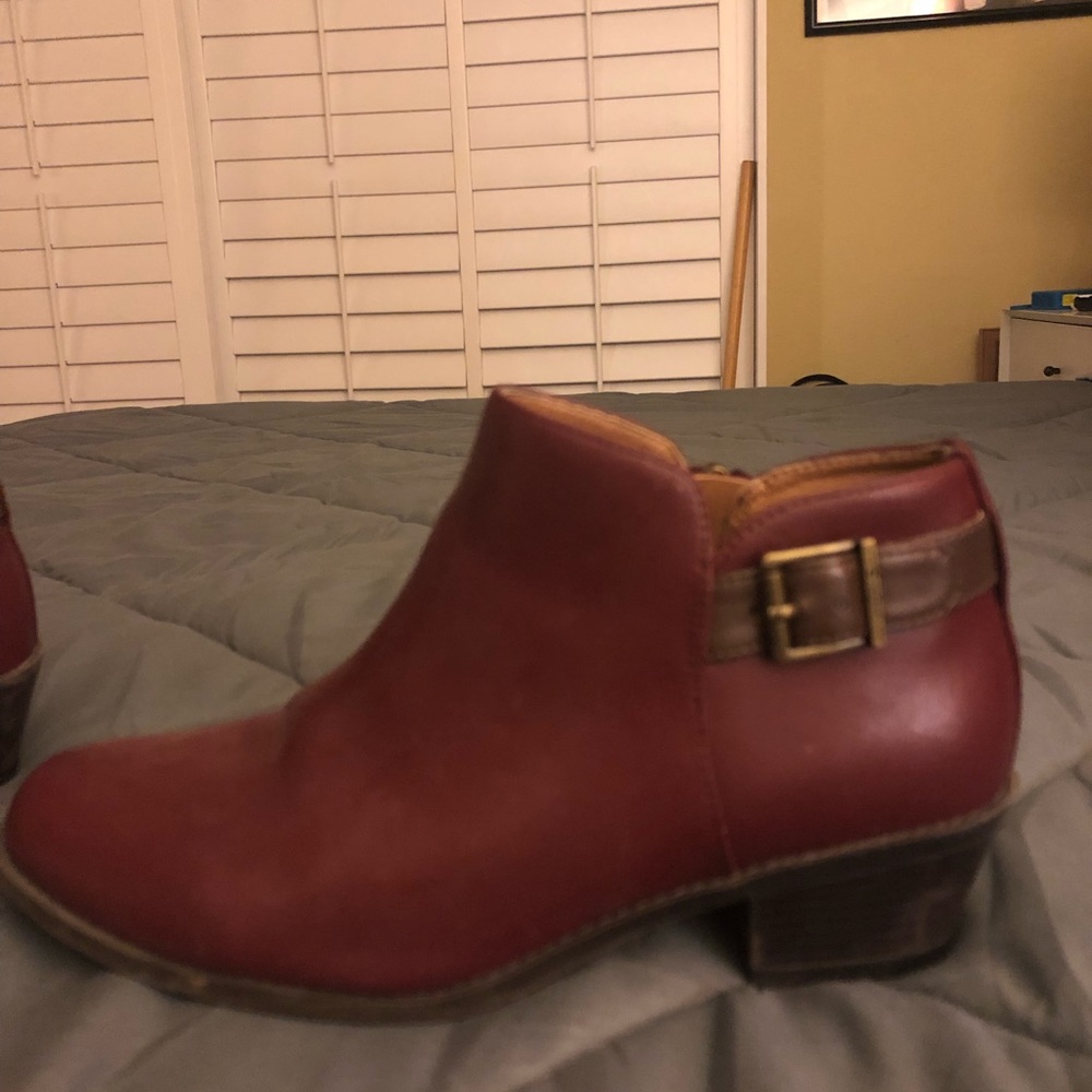 Vionic orthotic ankle boots. Burgundy, with brown, back buckle. - Picture 3 of 5